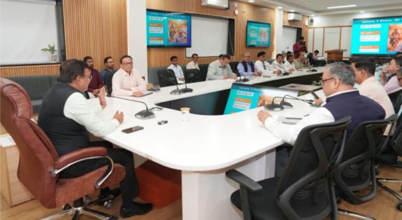 मुख्य सचिव आनन्द बर्द्धन ने वनाग्नि की रोकथाम को लेकर सम्बन्धित विभागों के साथ की बैठक