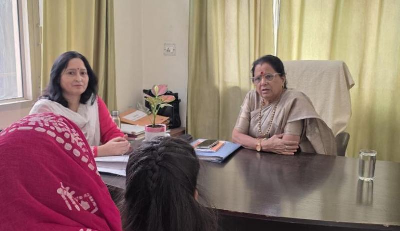 महिला आयोग अध्यक्ष कुसुम कण्डवाल ने सखी वन स्टॉप सेंटर का किया औचक निरीक्षण