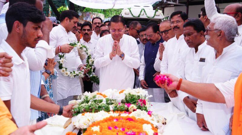 मुख्यमंत्री धामी ने पूर्व सीएम भुवन चंद्र खंडूरी को दी श्रद्धांजलि
