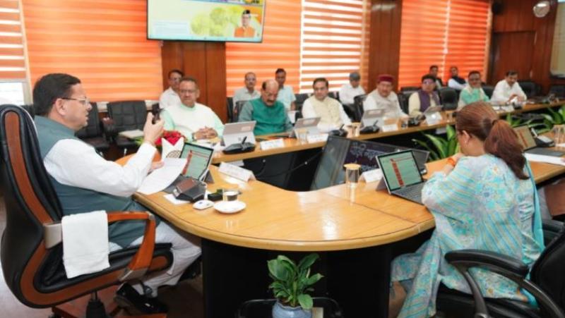 ईंधन बचत पर धामी सरकार सख्त, सरकारी वाहनों में 50% EV अनिवार्य