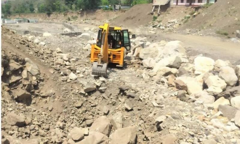 आपदा प्रभावित क्षेत्र कार्लीगाड़ में मलवे के चैनेलाइजेशन का कार्य प्रारंभ