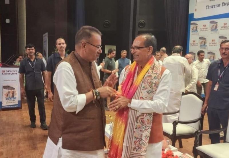  “अपनापन - नरेंद्र मोदी संग मेरे अनुभव” पुस्तक का विमोचन, कृषि मंत्री गणेश जोशी हुए शामिल