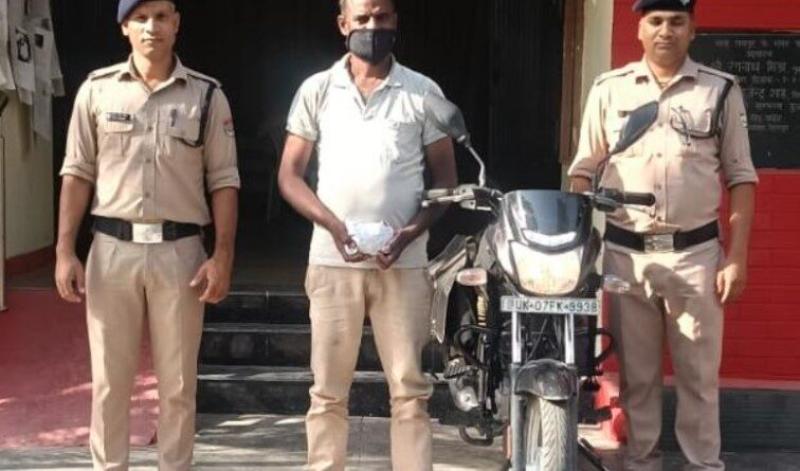 मादक पदार्थों की तस्करी में लिप्त एक अभियुक्त को दून पुलिस ने किया गिरफ्तार