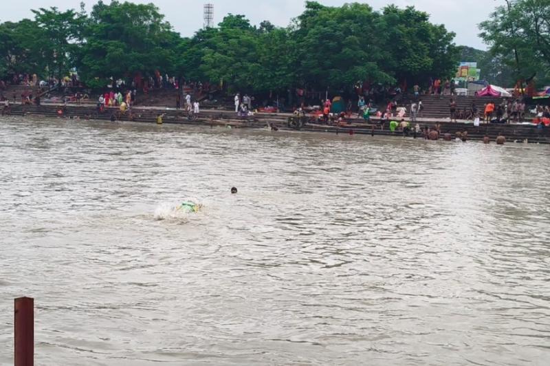 कांवड़ यात्रा के दौरान SDRF की त्वरित कार्रवाई, कांगड़ा घाट पर गंगा में डूब रहे कांवड़िये को सकुशल बचाया