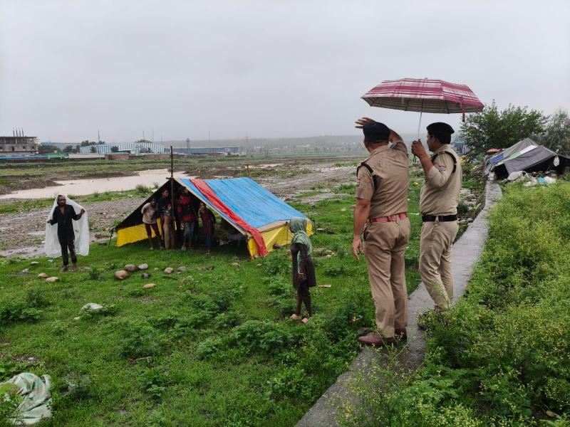 भारी बारिश पर अलर्ट मोड में दून पुलिस, नदी-नालों से दूर रहने की अपील