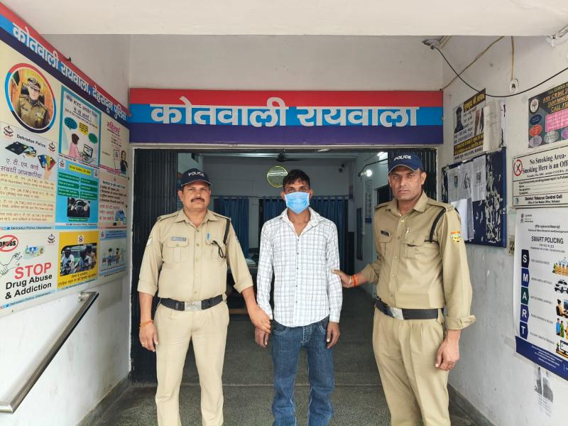 दून पुलिस ने वांछित नशा तस्कर को दबोचा, परचून की दुकान की आड़ में स्मैक बेचने का आरोप