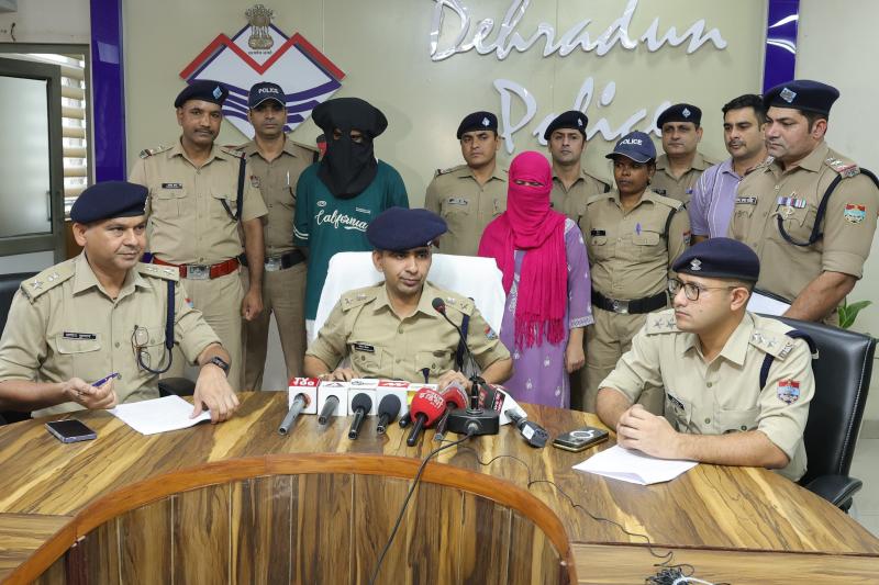 प्रेमिका ने 5 लाख रुपये में दी बैंककर्मी की हत्या की सुपारी, दून पुलिस ने तीन आरोपियों को पकड़ा