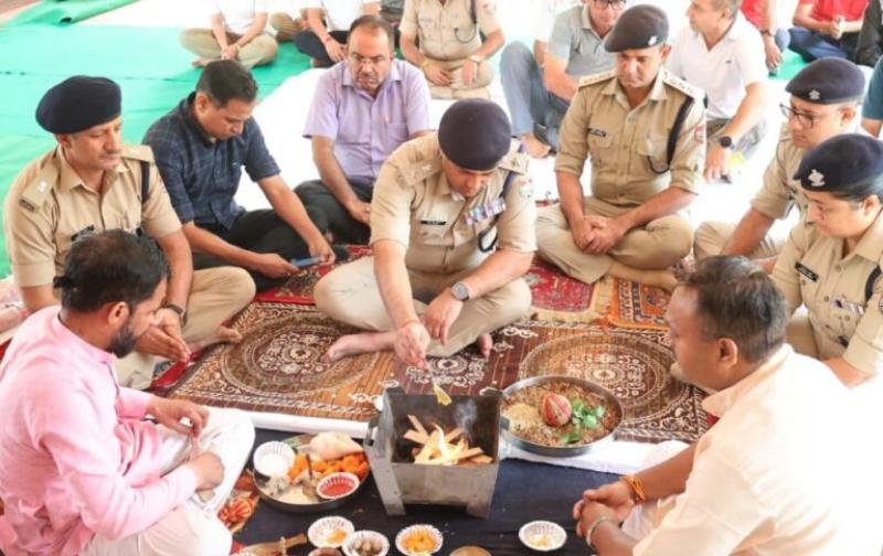 विश्वकर्मा जयंती के अवसर पर एसएसपी देहरादून ने पुलिस लाइन में की पूजा-अर्चना
