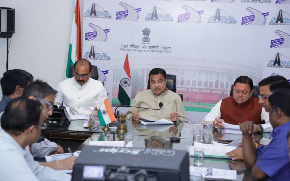 मुख्यमंत्री धामी ने केंद्रीय मंत्री नितिन गड़करी की अध्यक्षता में आयोजित बैठक में किया प्रतिभाग