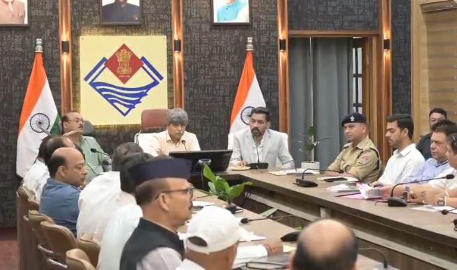 मानसून से पहले अलर्ट मोड में देहरादून; प्रमुख सचिव ने की आपदा तैयारियों एवं पुनर्वास कार्यों की समीक्षा