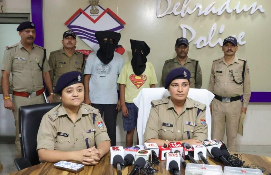 रायपुर क्षेत्र में हुई लूट की घटना का दून पुलिस ने किया खुलासा, दो आरोपी गिरफ्तार