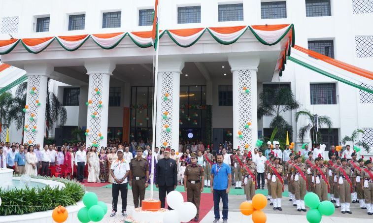 एसजीआरआर विश्वविद्यालय तिरंगे के रंग में रंगा