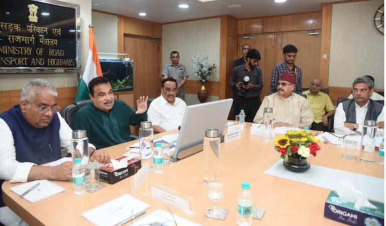 लोनिवि मंत्री महाराज ने परिवहन एवं राष्ट्रीय राजमार्ग मंत्रालय की बैठक में रखे कई सुझाव