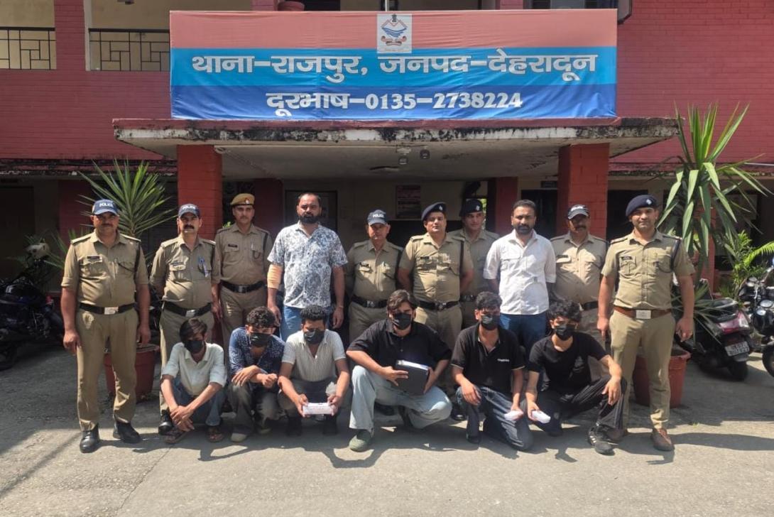 देहरादून में MDMA तस्करी का खुलासा, दिल्ली के सिद्धू गैंग से जुड़े छह पैडलर गिरफ्तार