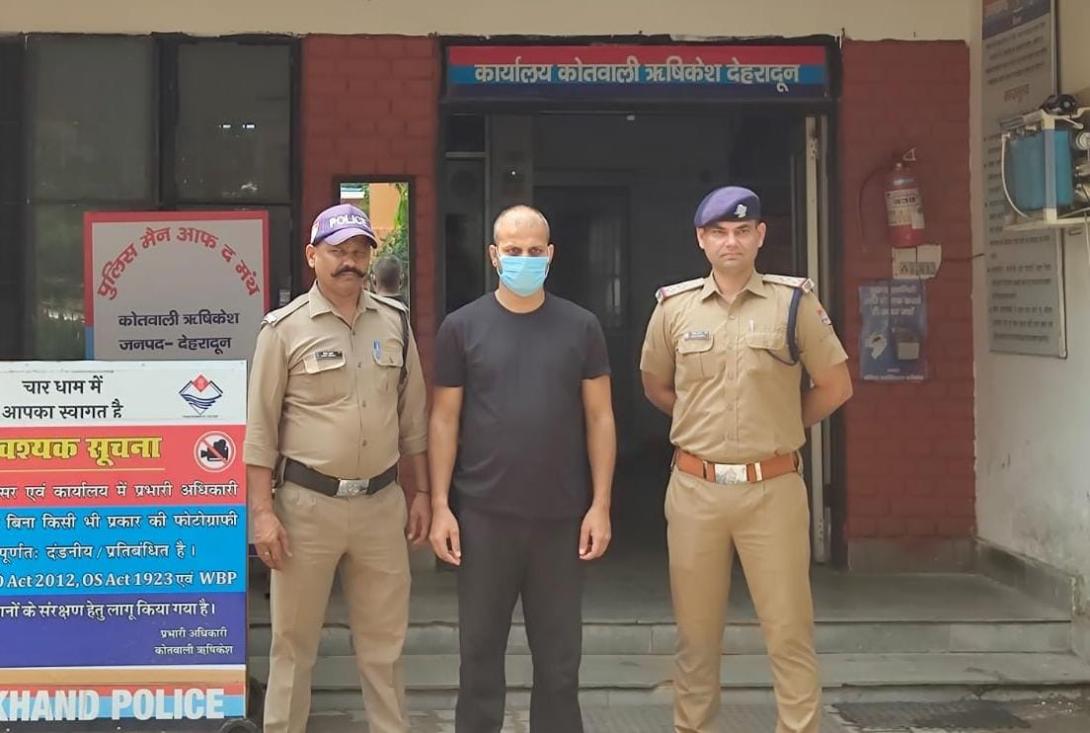 उत्तराखंड को-ऑपरेटिव बैंक में 12.31 लाख के गबन का आरोपी गिरफ्तार, दून पुलिस ने विकासनगर से दबोचा