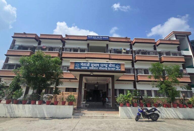 धामी सरकार की पहल से जरूरतमंद बच्चों के लिए संवर रहा सुरक्षित आशियाना