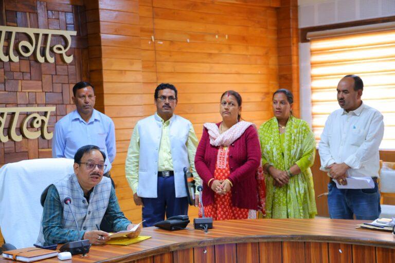 जनता दर्शन में सीडीओ ने सुनीं आमजन की समस्याएं, अधिकारियों को त्वरित निस्तारण के निर्देश